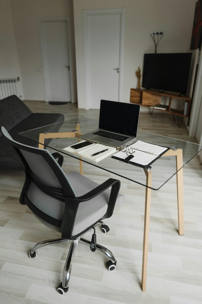https://homspiration.com/how-to-eliminate-back-pain-while-working-top-5-budget-friendly-ergonomic-chairs/